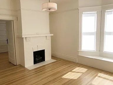 Building Photo - "Charming 1-Bedroom Haven in Vibrant San Francisco's Heart!"