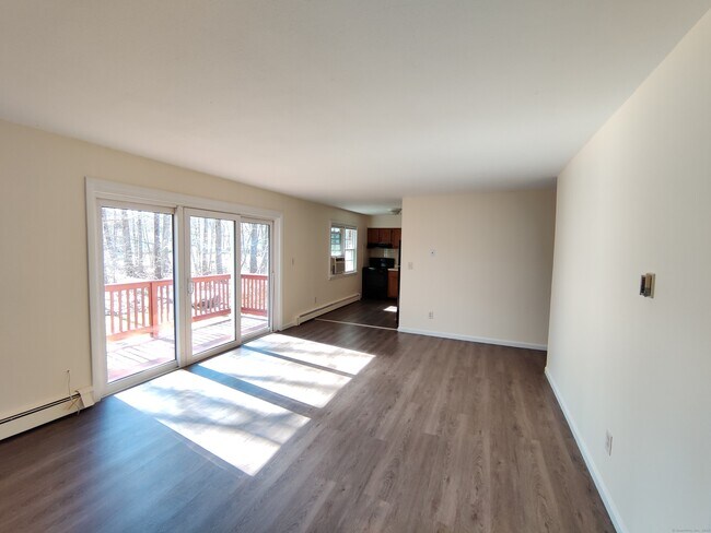 Foto del edificio - 1117 Waterbury Rd