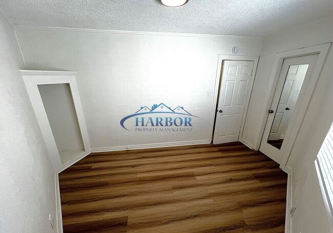 Building Photo - 1273 Chestnut Ave