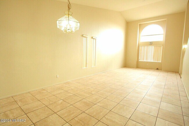 Foto del edificio - 9465 N Elan Ln