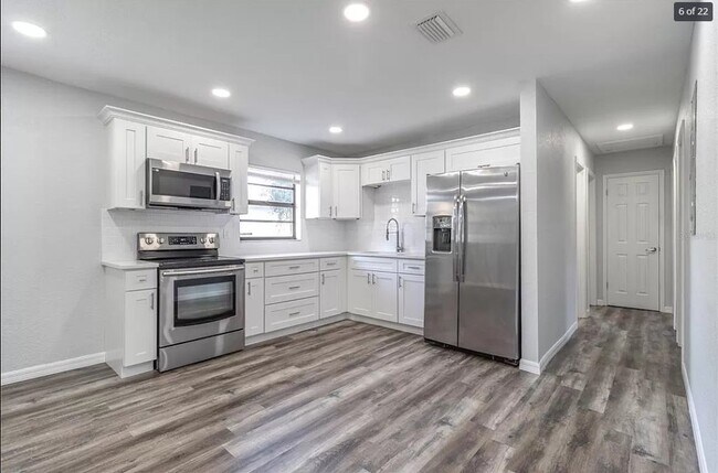 Building Photo - 3601 E Comanche Ave
