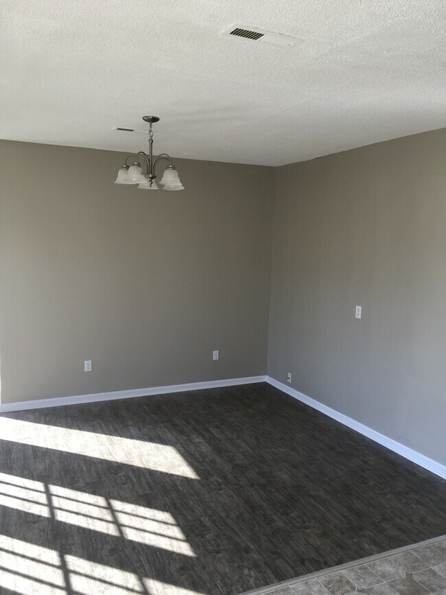 Foto del edificio - $750/ 2br 2 Bdr House for Rent $750 (990 A...