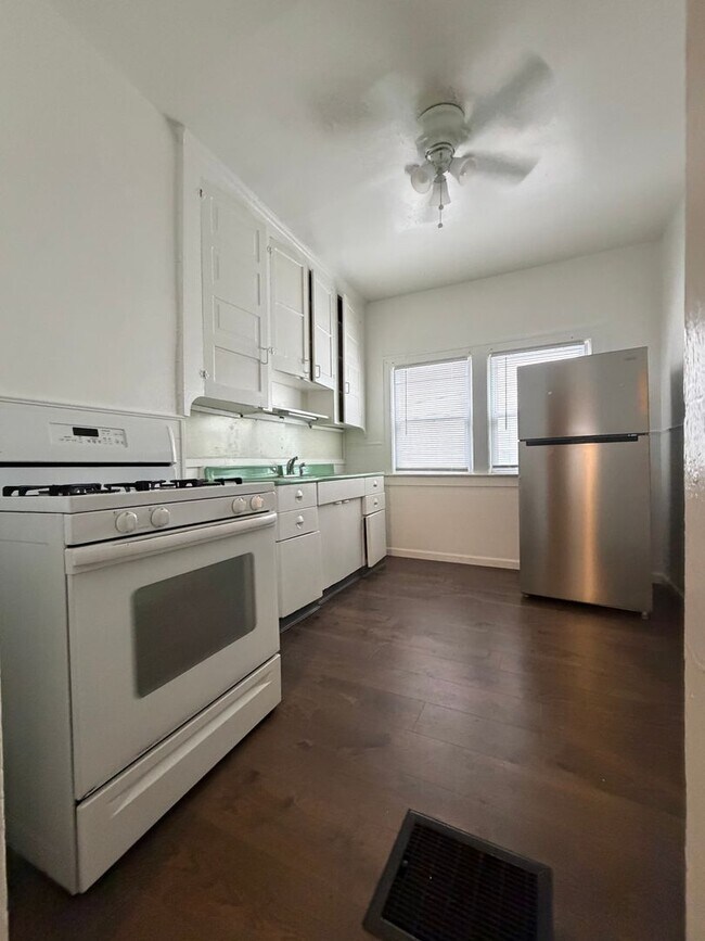 Building Photo - 457 E 148th St