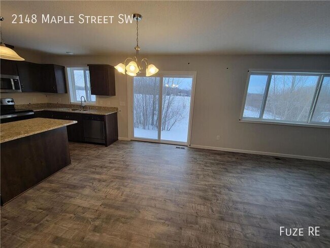 Building Photo - 2148 Maple St SW
