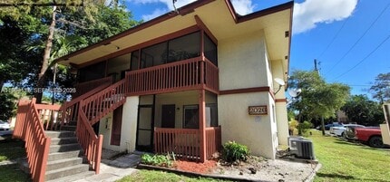 Building Photo - 2026 NW 43 Terrace