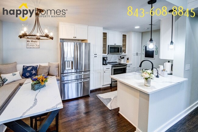 Building Photo - 2/2 Fully Furnished condo in The Meridian in Mount Pleasant!
