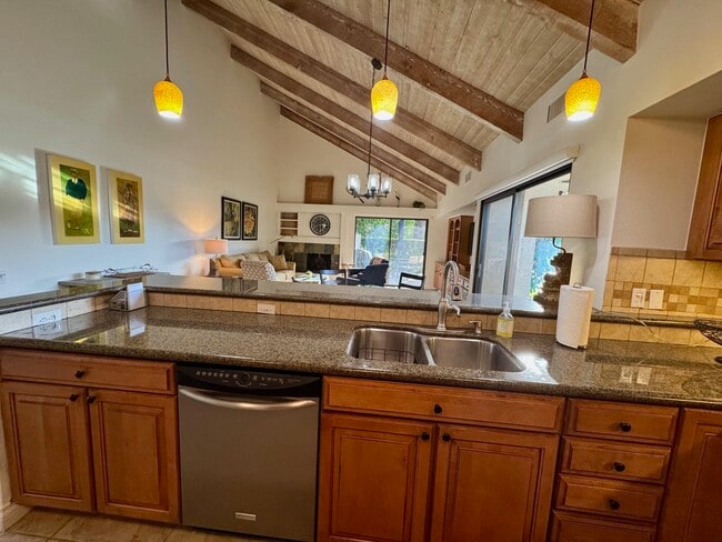 Foto del edificio - 310 Forest Hills Dr