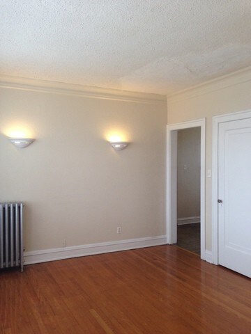 Building Photo - 11107 S Emerald Ave
