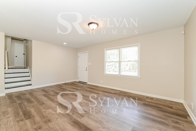 Building Photo - Feel comfortable in this lovely home