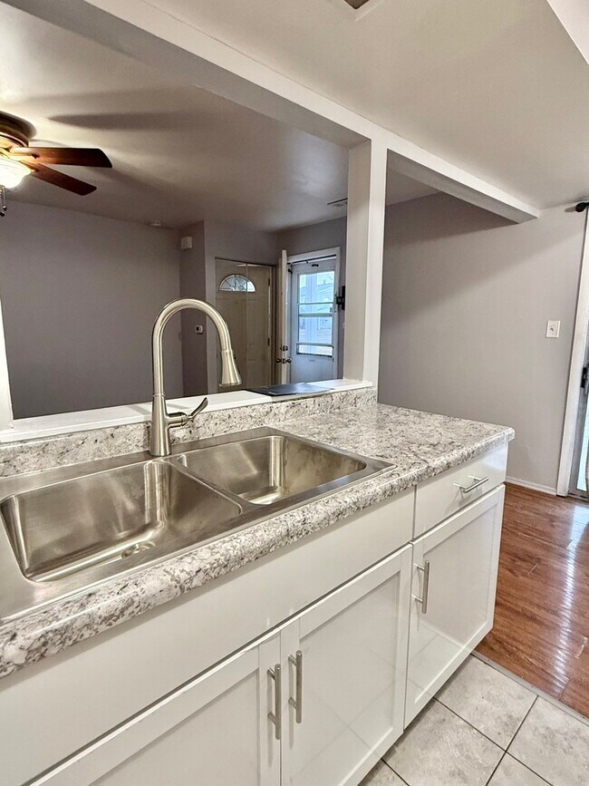 Building Photo - 329 David Ct