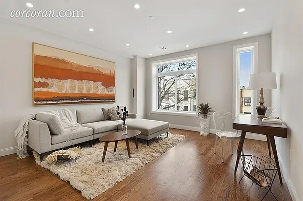 Primary Photo - 740-2 Evergreen Ave