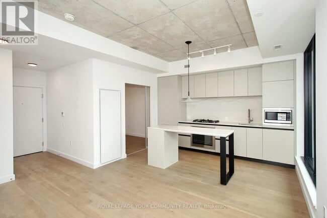 Building Photo - 1720 Bayview Ave