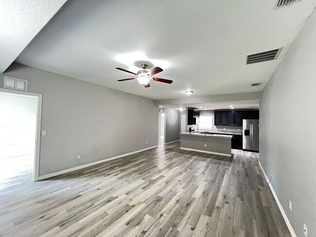 Foto del edificio - BRAND NEW 3/2 w/ office HOME in Deltona!