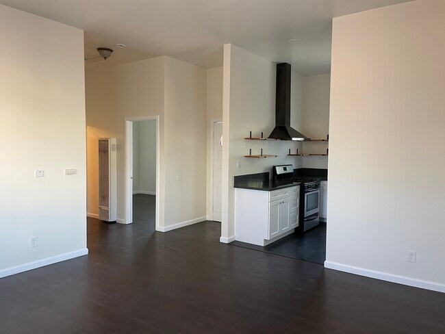 Building Photo - 3966 Denker Ave