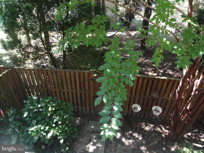 Foto del edificio - 2050 Meadow Springs Dr