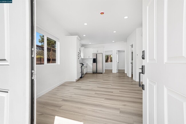 Building Photo - 18 Del Sol Ct