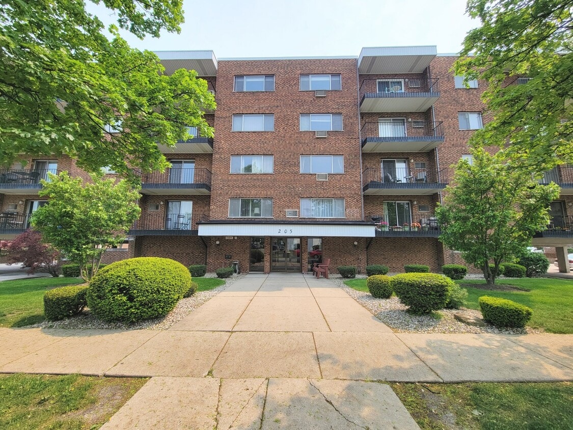 Primary Photo - 205 W Miner St