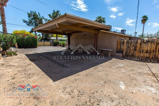 Foto del edificio - 2204 W Campbell Ave