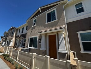 Building Photo - 33221 Opal Glass Dr