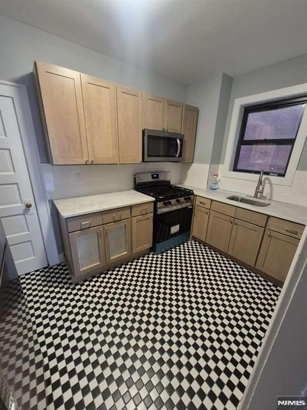 Photo - 67 W Main St Apartment