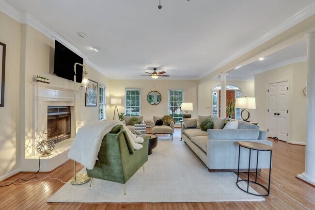 Building Photo - 109 E Point Dr