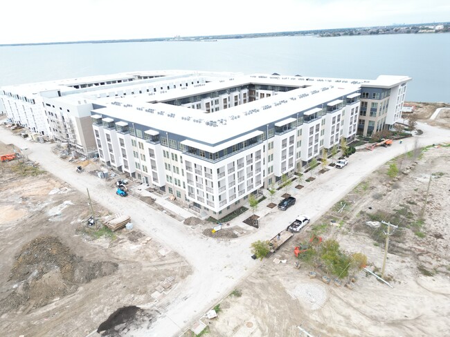 Building Photo - The View at Sapphire Bay