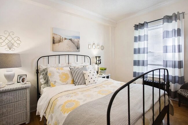 Foto del edificio - 901 W Argyle St