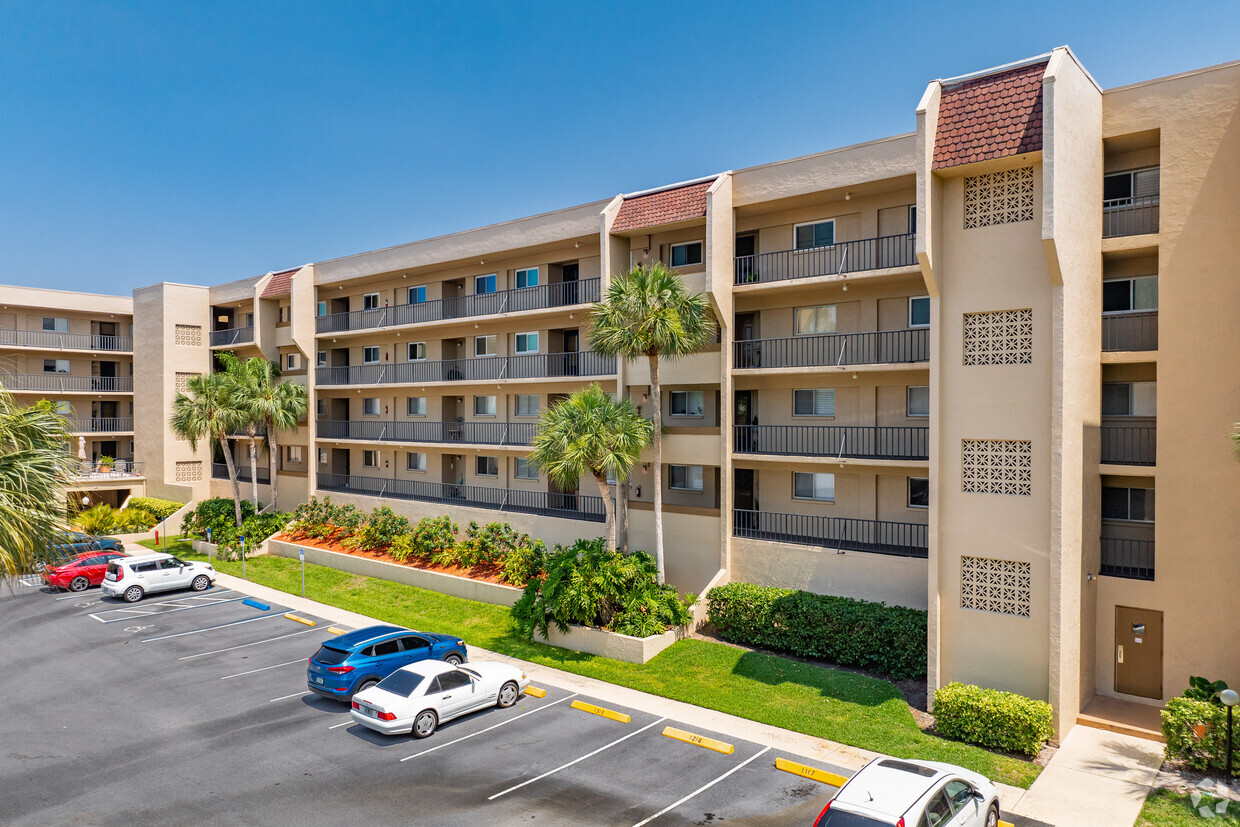 90 S Highland Ave Tarpon Springs, Florida - Lake Tarpon Sail Condos