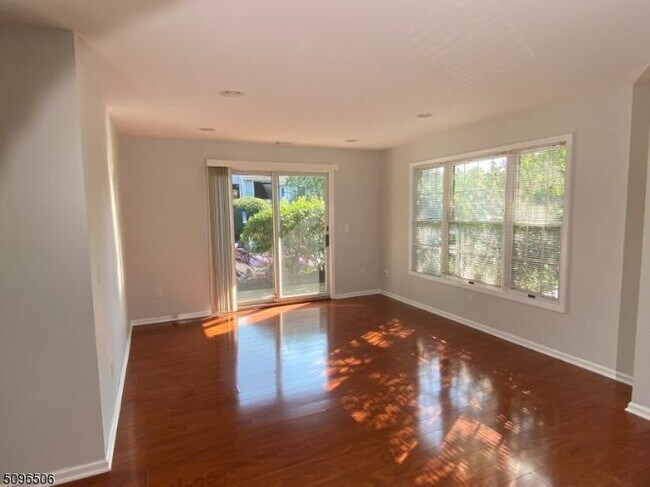 Building Photo - 154 Stonyridge Dr