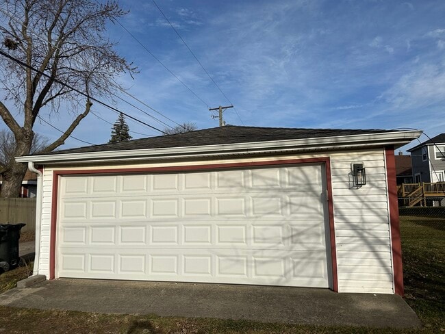 Building Photo - 4528 Deyo Ave