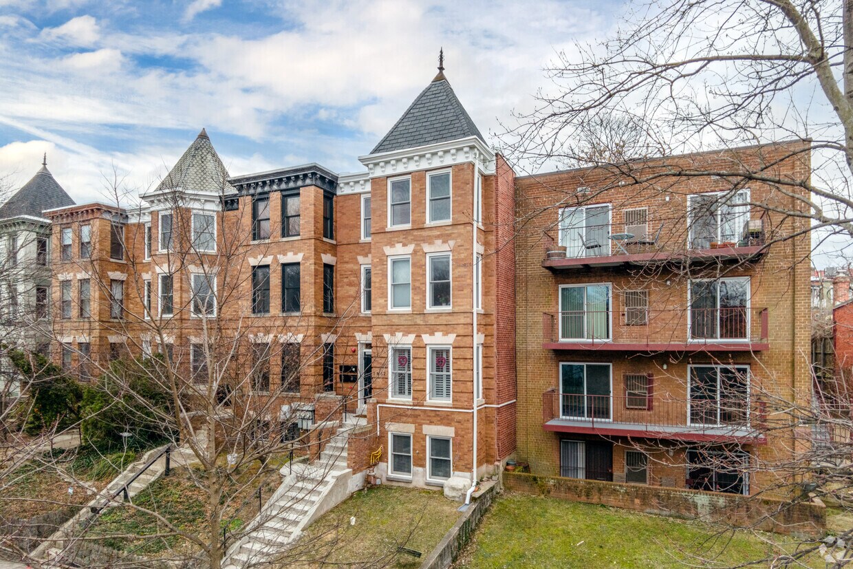 Primary Photo - 1682 Irving St NW