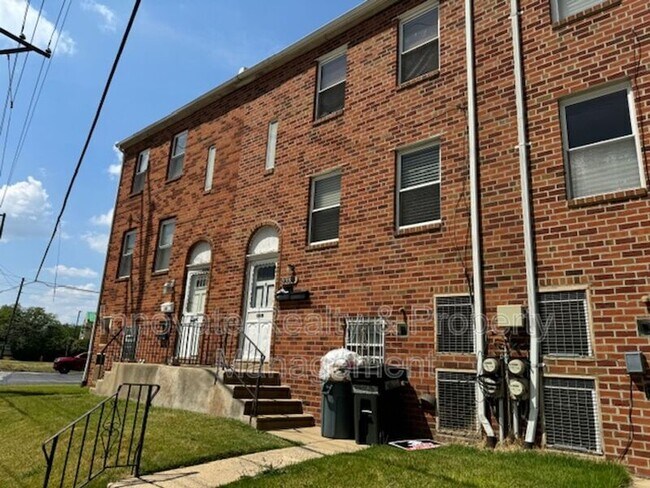 Building Photo - 1003 Red Lion Rd