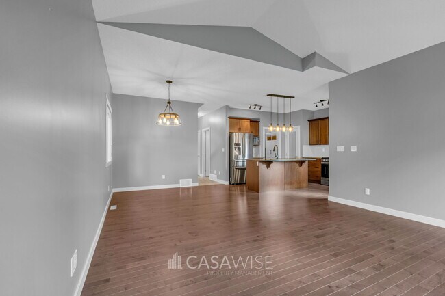 Photo du bâtiment - 6949 Evans Wynd NW