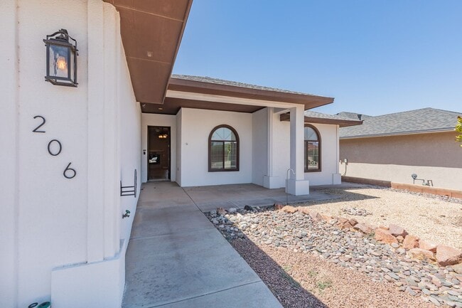 Foto del edificio - 3 bed 2 bath beautiful home!
