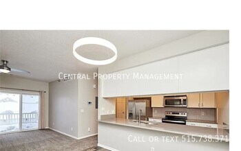 Building Photo - 1340 SE Florence Dr