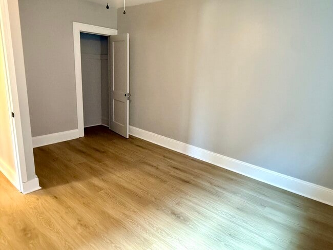 Building Photo - Clifton Manor