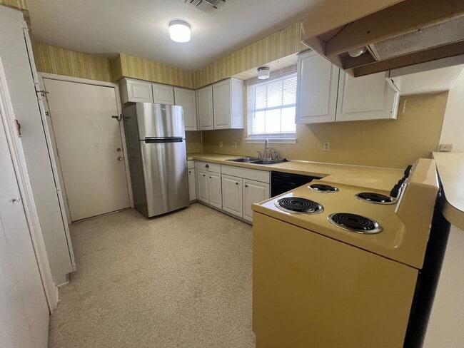 Foto del edificio - Duplex *LEASING SPECIAL AVAILABLE*