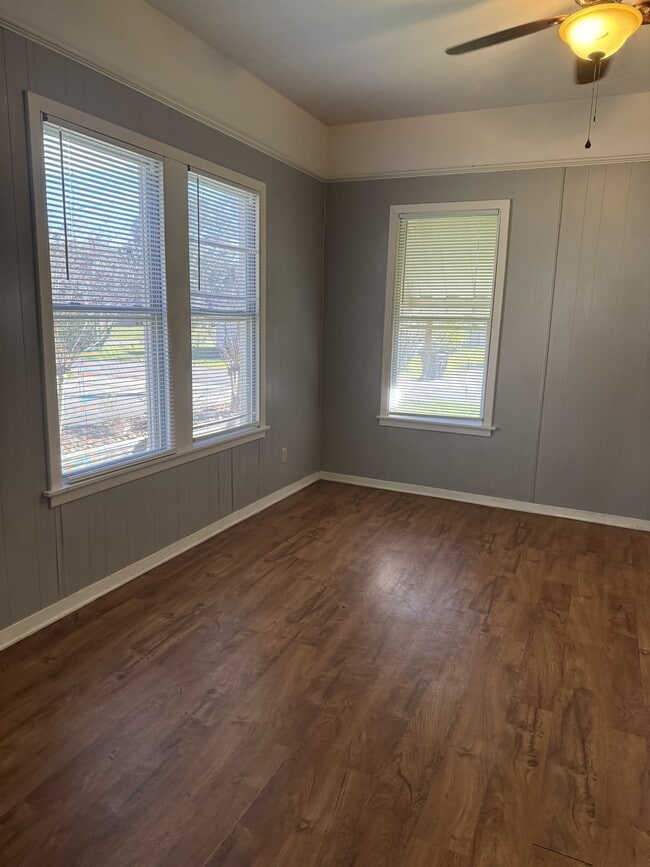 Building Photo - 1608 Elgin Ave