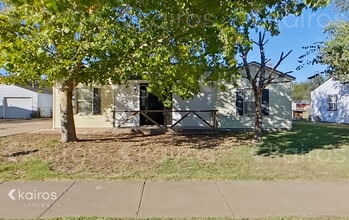 Building Photo - 2415 6th Ave