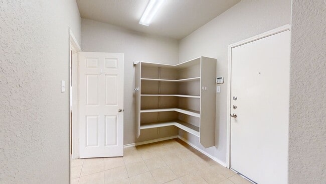 Building Photo - ALAMO RANCH Well-Maintained Beauty! 3bd/2.5ba - Northside Schools