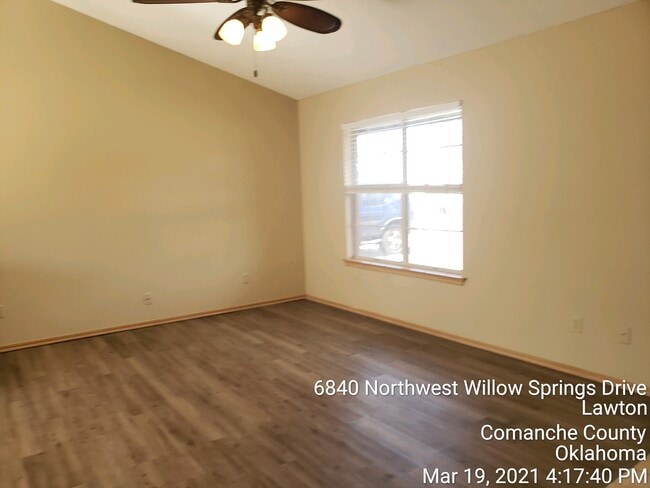 Building Photo - 6840 NW Willow Springs Dr