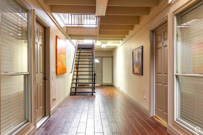 Vestíbulo inferior - 1502 Peak Street