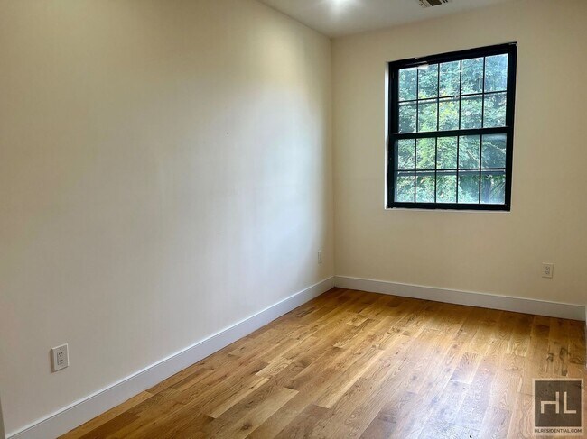 Building Photo - 3BR 2BA w/ Juliet Balcony On Bushwick/Ridg...