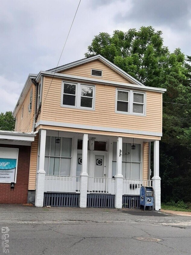 Primary Photo - 7 Railroad Ave