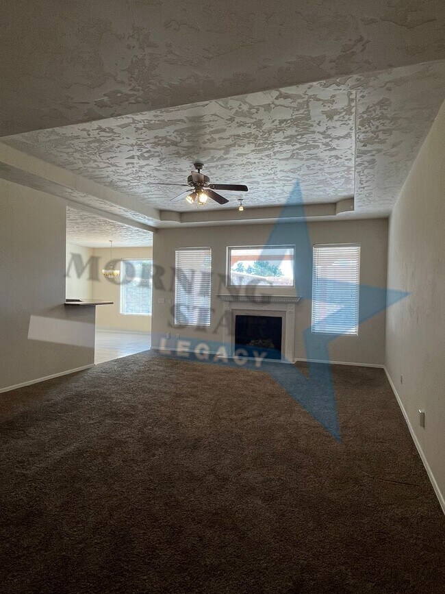 Building Photo - 3 Bedroom Home in Roadrunner Area!