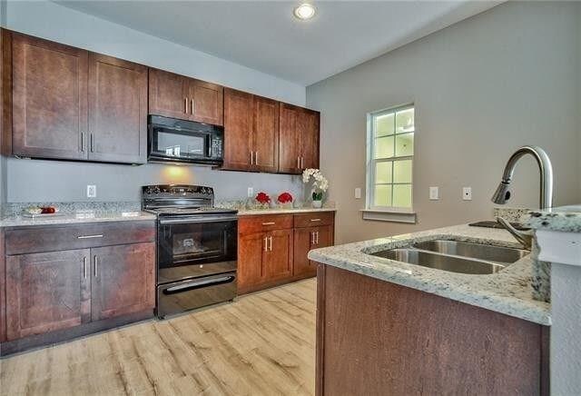 Building Photo - 13609 Pinnacle Cir W