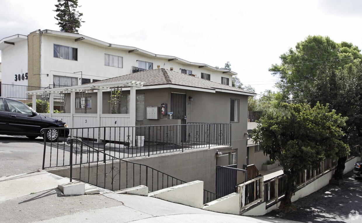 Primary Photo - 3059 Hawthorn St