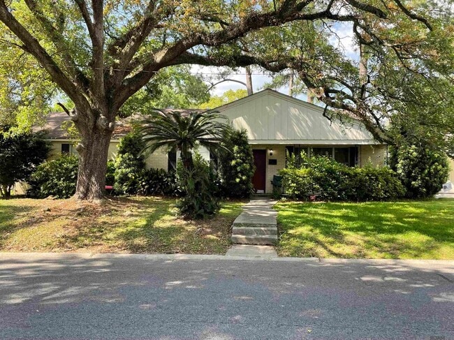 Foto del edificio - 1725 April St