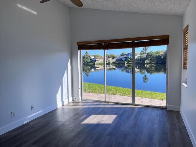 Foto del edificio - 10789 Lago Welleby Dr