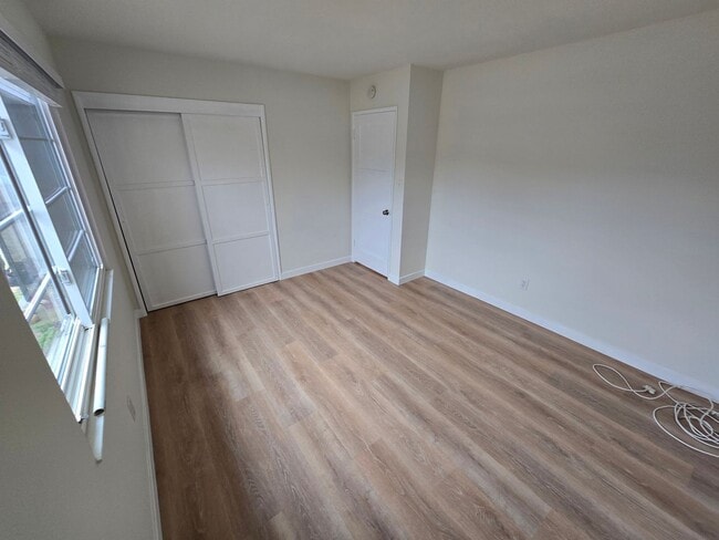 Building Photo - 4764-66 Clairemont Dr